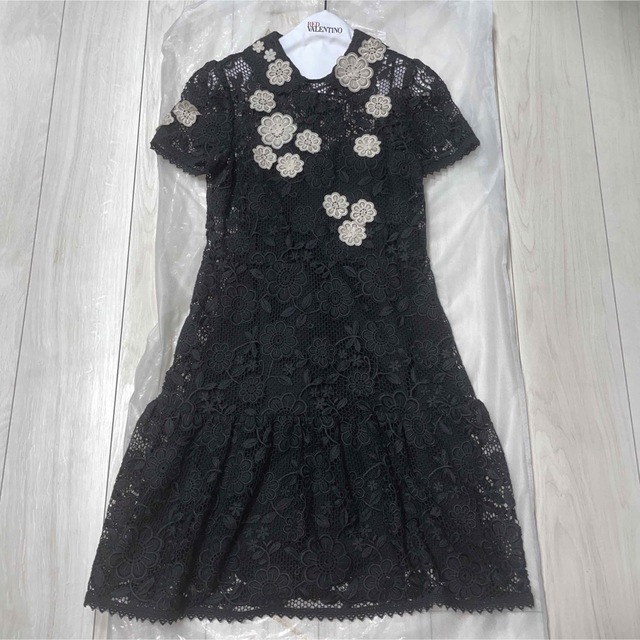 品質満点 RED VALENTINO - REDValentino マクラメドレス ひざ丈