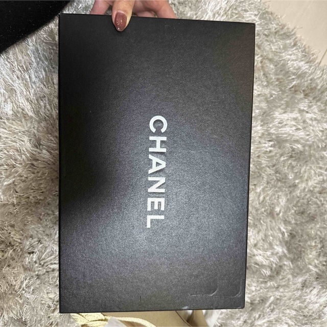 CHANEL(シャネル)のCHANEL♡カメリア パンプス 38 レディースの靴/シューズ(ハイヒール/パンプス)の商品写真