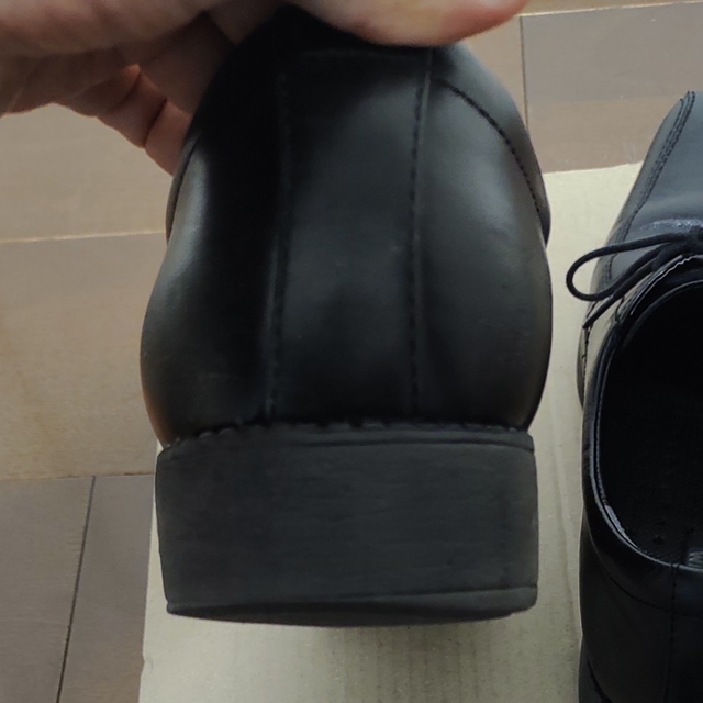 HAWKINS(ホーキンス)の中古　ビジネスシューズ　通勤靴　本革　革靴　黒　通気性　通気孔　通気口 メンズの靴/シューズ(ドレス/ビジネス)の商品写真