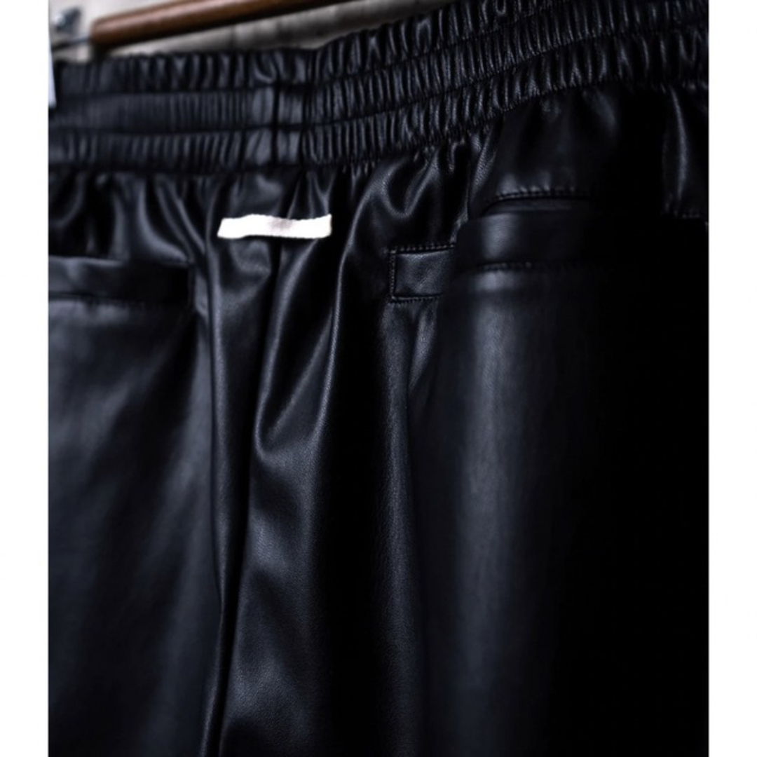 限定セール!kinema synthetic leather トラック パンツの通販 by