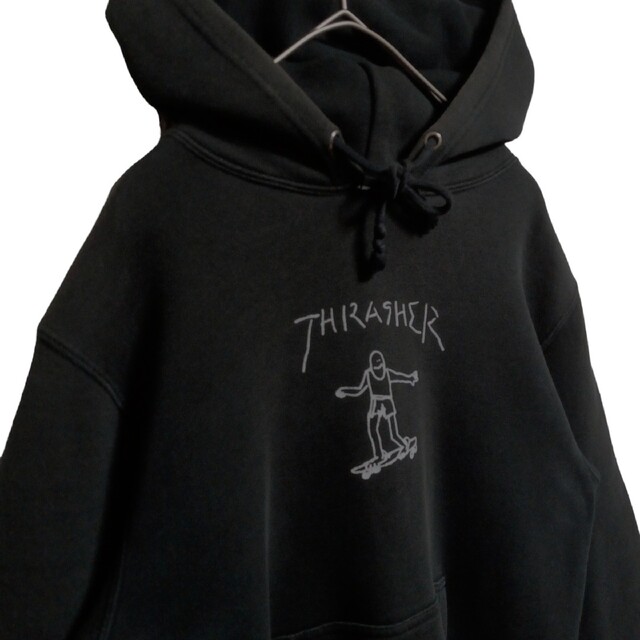 THRASHER(スラッシャー)の【90S古着】スラッシャーパーカースウェット　ブラック　ビッグロゴ　メンズS メンズのトップス(パーカー)の商品写真