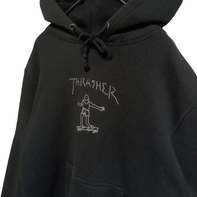 THRASHER(スラッシャー)の【90S古着】スラッシャーパーカースウェット　ブラック　ビッグロゴ　メンズS メンズのトップス(パーカー)の商品写真