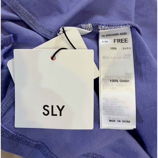 SLY(スライ)の未使用タグ付き　SLY デザインカットソー　半袖　パープルブルー　size F レディースのトップス(カットソー(半袖/袖なし))の商品写真