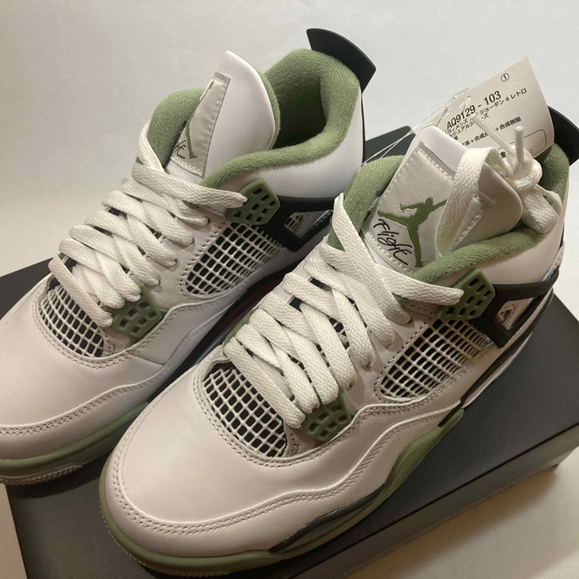 NIKE(ナイキ)の【RIRI様】Nike WMNS Air Jordan 4 Oil Green レディースの靴/シューズ(スニーカー)の商品写真