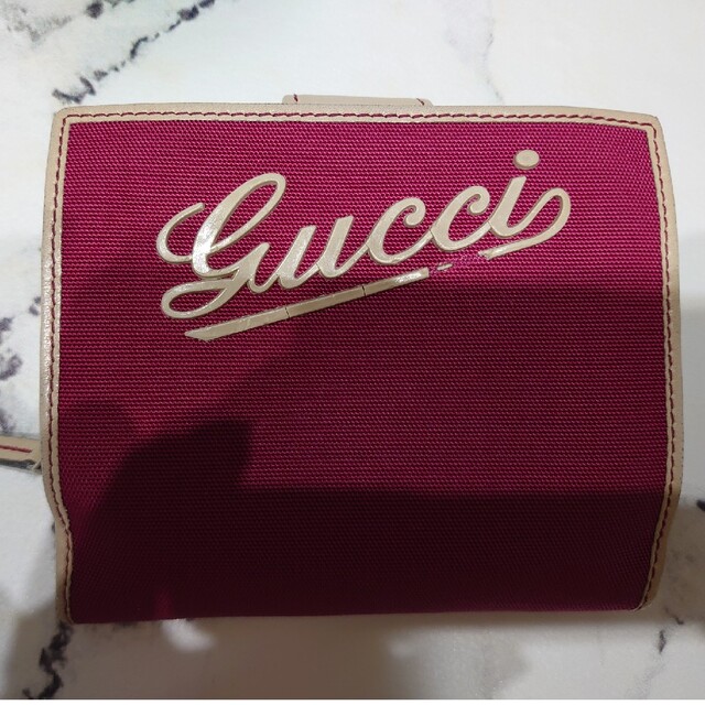 Gucci(グッチ)の♡GUCCI♡グッチ　二つ折り財布 レディースのファッション小物(財布)の商品写真