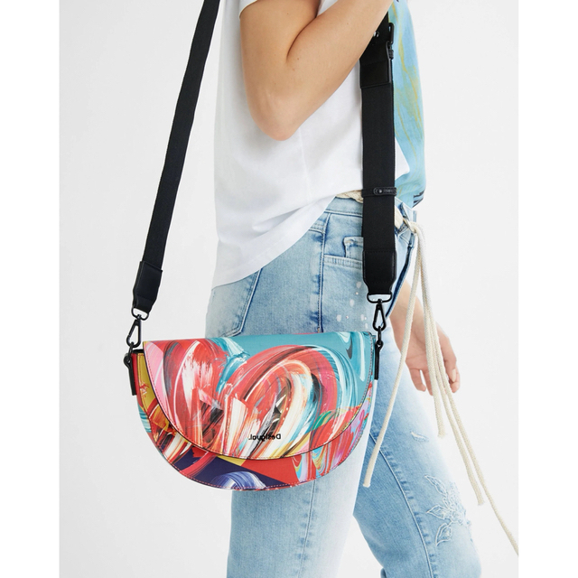 DESIGUAL(デシグアル)の新品✨タグ付き♪デシグアル　定価12,900円　華やかなショルダーバッグ　大特価 レディースのバッグ(ショルダーバッグ)の商品写真