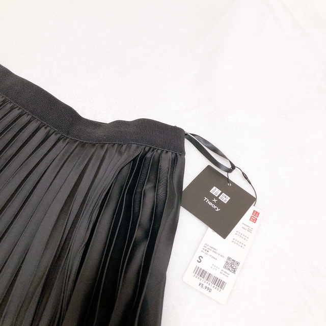 UNIQLO(ユニクロ)の新品　UNIQLO Theory ユニクロ　セオリー　プリーツ　ラップ　スカート レディースのスカート(ロングスカート)の商品写真