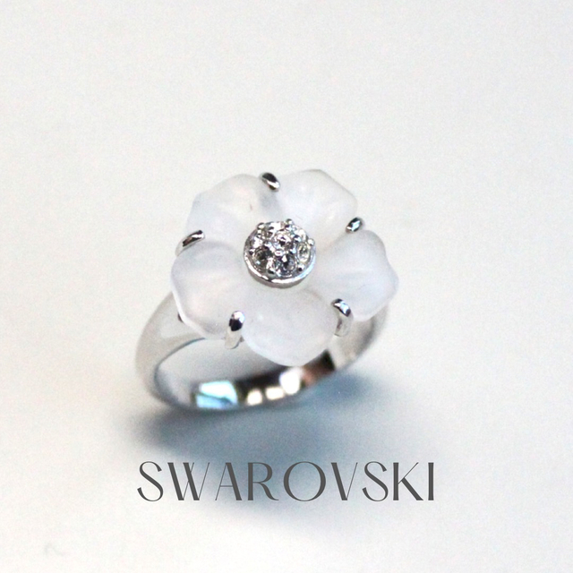 SWAROVSKI(スワロフスキー)のスワロフスキー フラワーリング レディースのアクセサリー(リング(指輪))の商品写真