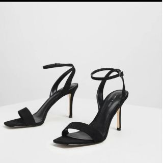 チャールズアンドキース(Charles and Keith)の美品♥️CHARLES&KEITH♥️アンクルストラップヒールドサンダル。35。(サンダル)