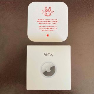 アップル(Apple)の【限定・新品】AirTag 2023 卯年 カード付♪(その他)