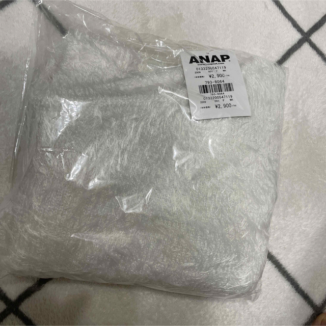 ANAP(アナップ)の【新品未使用】ANAP　ハーフスリーブワンショルシャギーニット ホワイト レディースのトップス(ニット/セーター)の商品写真