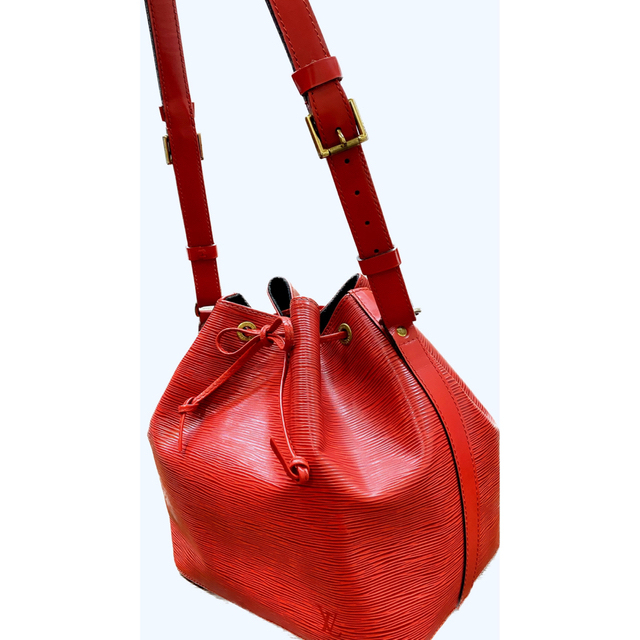 LOUIS VUITTON エピ プチノエ ショルダーバッグ LOUIS VUITTON エピ プチノエ ショルダーバッグ