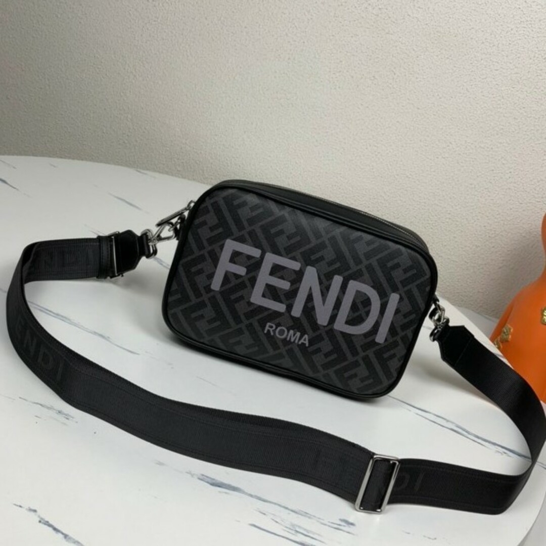 新品2023 FENDI - 期間限定セールメンズFENDI ブラックFFファブリック