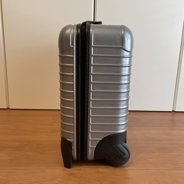 RIMOWA(リモワ)のRIMOWA 機内持ち込みサイズ レディースのバッグ(スーツケース/キャリーバッグ)の商品写真