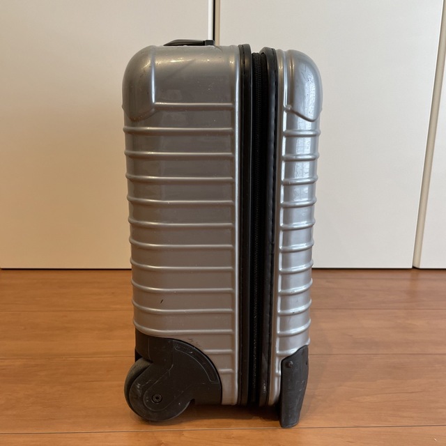RIMOWA(リモワ)のRIMOWA 機内持ち込みサイズ レディースのバッグ(スーツケース/キャリーバッグ)の商品写真