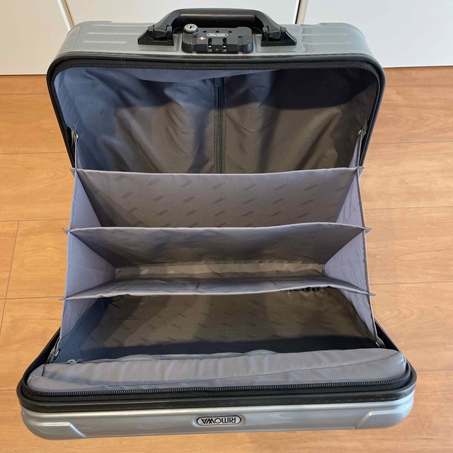 RIMOWA(リモワ)のRIMOWA 機内持ち込みサイズ レディースのバッグ(スーツケース/キャリーバッグ)の商品写真