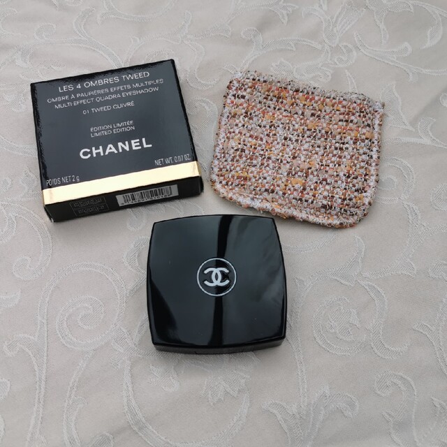 CHANEL(シャネル)の美品 CHANEL レキャトルオンブル ツイード 4色アイシャドウ コスメ/美容のベースメイク/化粧品(アイシャドウ)の商品写真