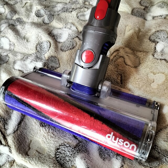 Dyson(ダイソン)のダイソン V11 SV14 ソフトローラークリーナーヘッド スマホ/家電/カメラの生活家電(掃除機)の商品写真