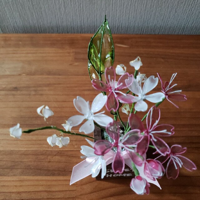 アメリカンフラワー桜クリアチェリーピンク5白3蕾２葉緑白小花ミニ花束 ハンドメイドのフラワー/ガーデン(ドライフラワー)の商品写真
