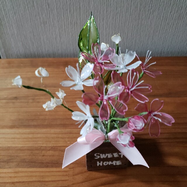 アメリカンフラワー桜クリアチェリーピンク5白3蕾２葉緑白小花ミニ花束 ハンドメイドのフラワー/ガーデン(ドライフラワー)の商品写真