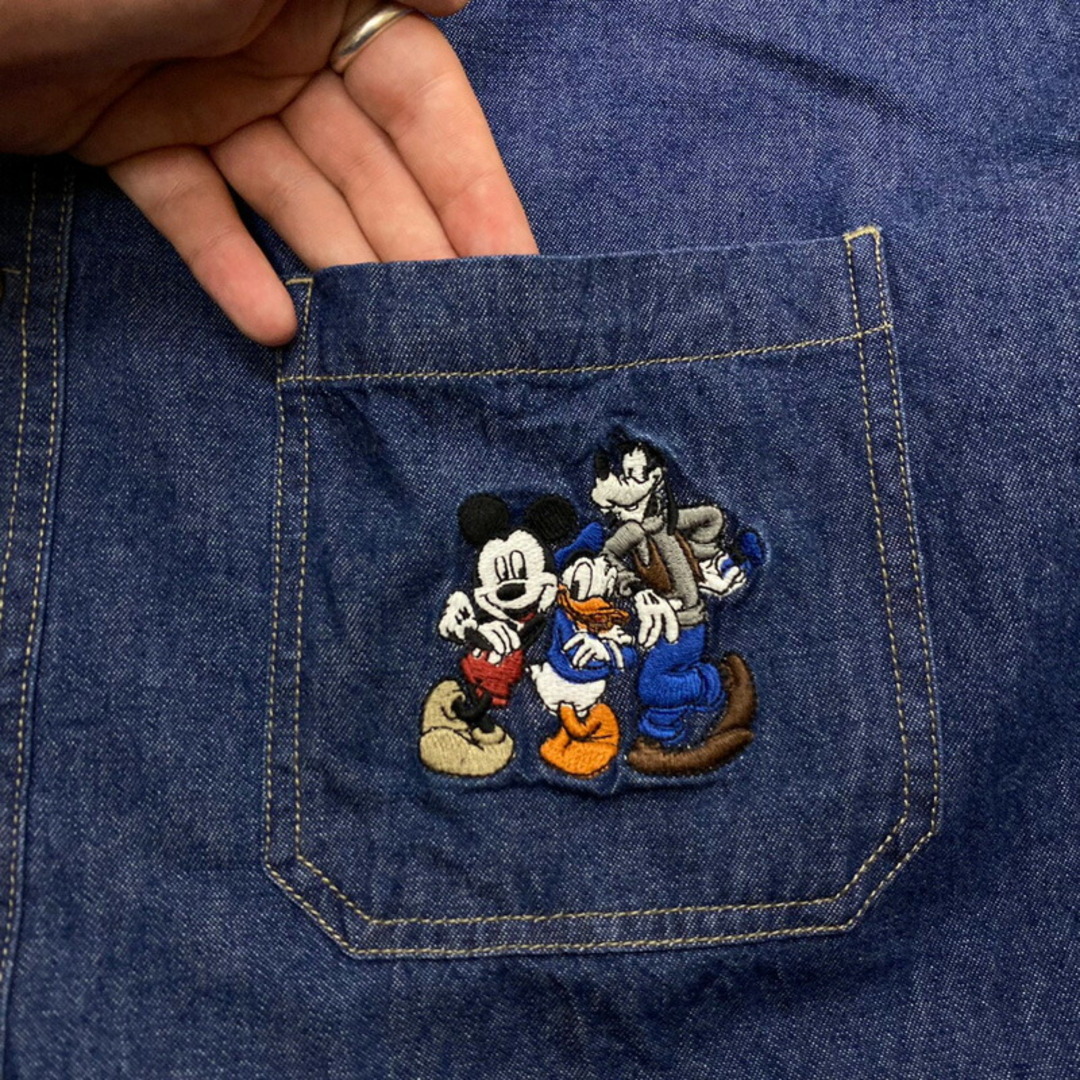 Disney(ディズニー)の90’s ディズニー The DiSNEY Store デニム シャツ ミッキーマウス ドナルドダック グーフィー 刺繍 長袖 サイズ：L 【中古】 メンズのトップス(シャツ)の商品写真