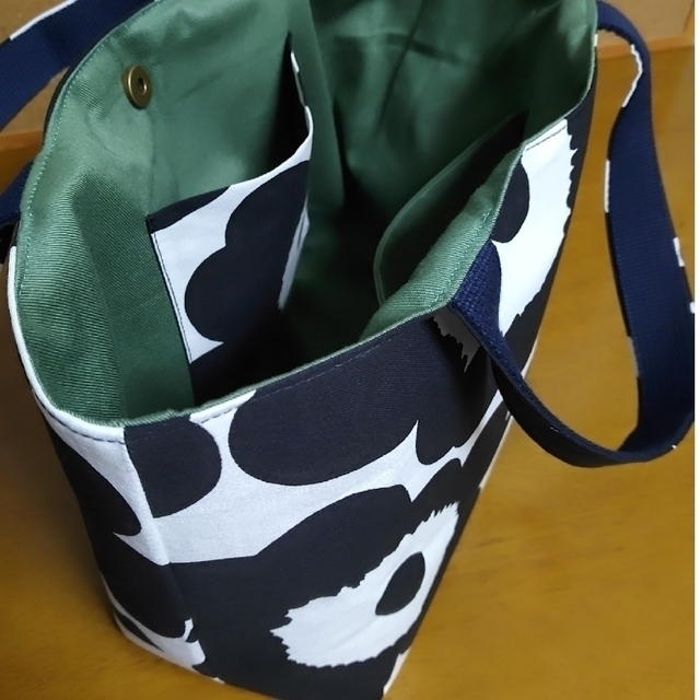 marimekko(マリメッコ)のマリメッコ　少し大きめトート(黒×白) ハンドメイドのファッション小物(バッグ)の商品写真