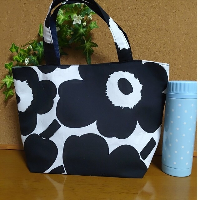 marimekko(マリメッコ)のマリメッコ　少し大きめトート(黒×白) ハンドメイドのファッション小物(バッグ)の商品写真