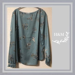 エイチアンドエム(H&M)のH&M★長袖 カットソー ブラウス 花柄 鳥柄　グリーン系(カットソー(長袖/七分))