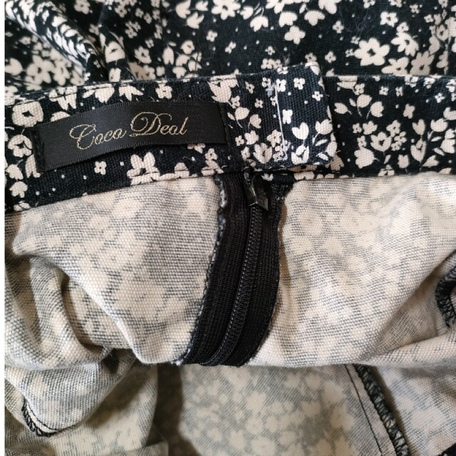 COCO DEAL(ココディール)のココディール　マーメイドスカート　黒　小花柄 レディースのスカート(ロングスカート)の商品写真
