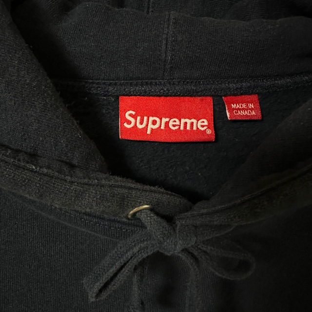 代引不可】 supreme シュプリーム パーカー 刺繍ロゴ センターロゴ 葵