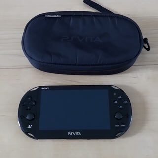 プレイステーションヴィータ(PlayStation Vita)のPS Vita PCH-2000   ブラック 32GBメモカ付き(携帯用ゲーム機本体)