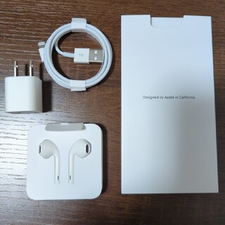 アップル(Apple)のiPhone XR 付属品 Lightningケーブル イヤフォン(ヘッドフォン/イヤフォン)