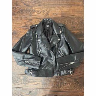 ザラ(ZARA)のZARAフェイクレザーライダースジャケット(ライダースジャケット)