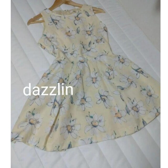 dazzlin(ダズリン)のdazzlin　花柄　イエロー　ふんわり　ワンピース レディースのワンピース(ミニワンピース)の商品写真