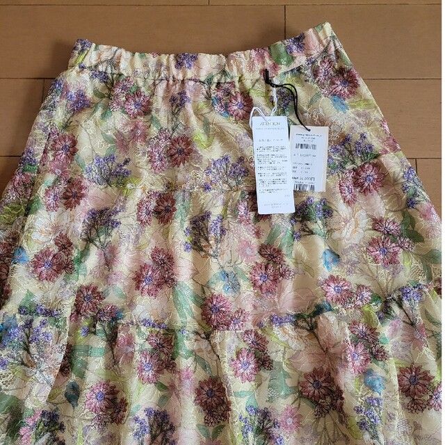 GRACE CONTINENTAL(グレースコンチネンタル)のボタニカルプリント刺繍スカート レディースのスカート(ロングスカート)の商品写真