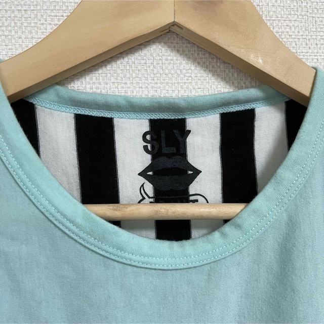 SLY(スライ)のSLY プリントＴシャツ レディースのトップス(Tシャツ(半袖/袖なし))の商品写真