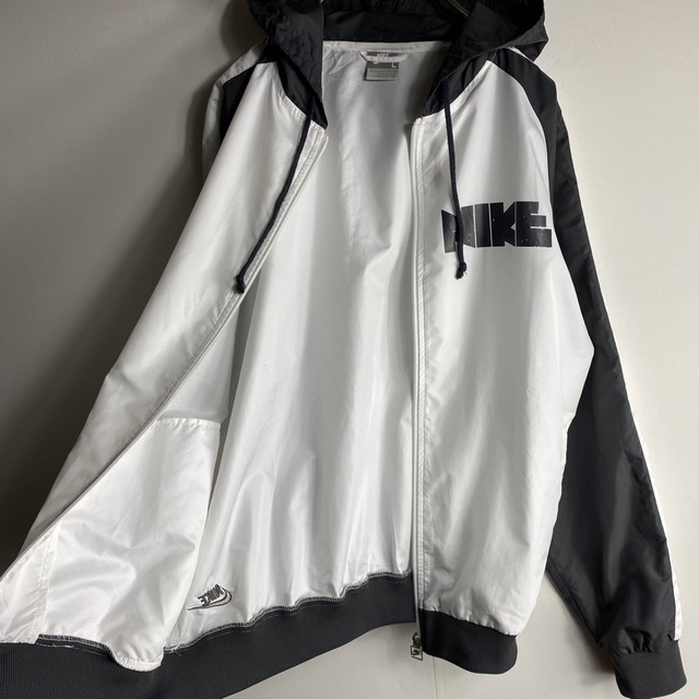 NIKE(ナイキ)の00’s Nike ゴツナイキ ナイロンジャケット ラグラン カマボコ メンズのジャケット/アウター(ナイロンジャケット)の商品写真