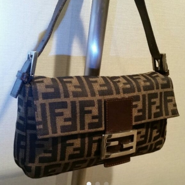 FENDI フェンディ マンマバゲット ズッカ柄 ハンドバッグ ショルダーバッグフェンディ