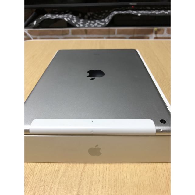 iPad第5世代128GBシルバー　Wi-Fiセルラーモデル