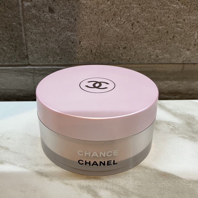 CHANEL(シャネル)のシャネル　チャンスオータンドゥル　シマリング　フレグランスパウダー コスメ/美容のボディケア(ボディパウダー)の商品写真