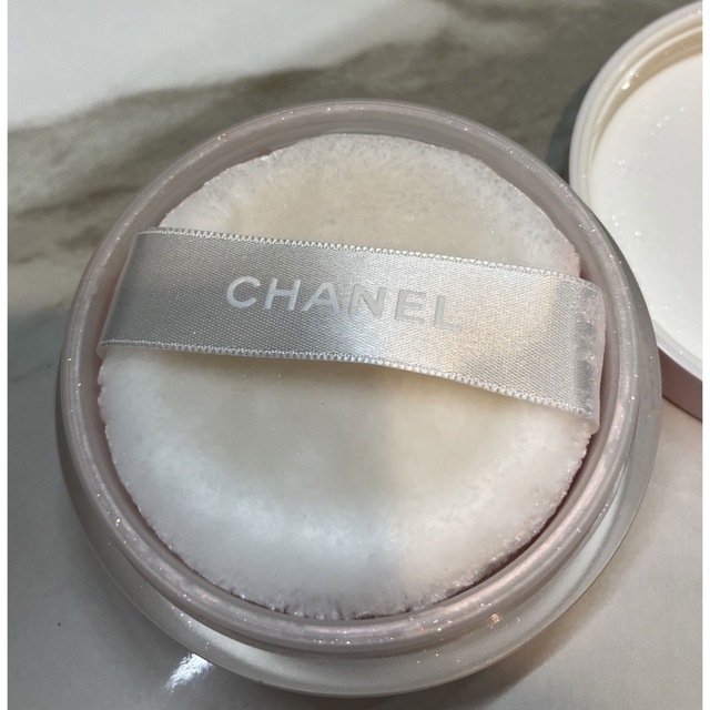 CHANEL(シャネル)のシャネル　チャンスオータンドゥル　シマリング　フレグランスパウダー コスメ/美容のボディケア(ボディパウダー)の商品写真