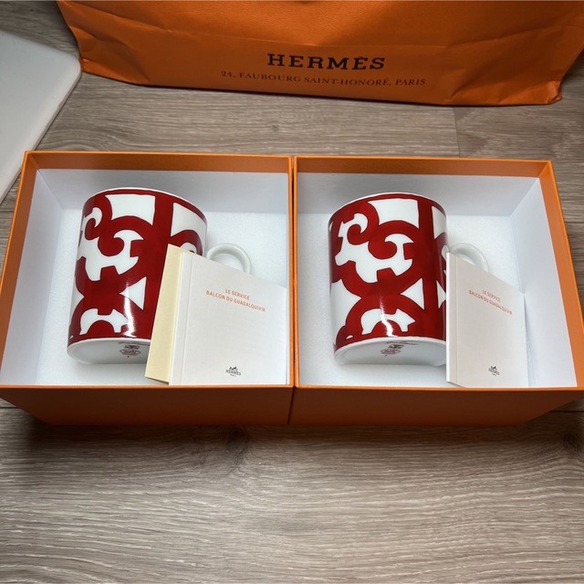 Hermes(エルメス)の【新品未使用】エルメス　ガダルキヴィール　赤　マグカップ2個 インテリア/住まい/日用品のキッチン/食器(食器)の商品写真