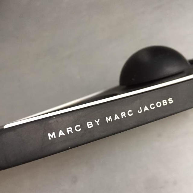 MARC BY MARC JACOBS(マークバイマークジェイコブス)のMarc by Marc jacobs Disney iPhone カバー スマホ/家電/カメラのスマホアクセサリー(iPhoneケース)の商品写真