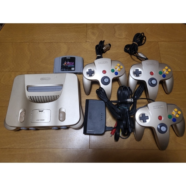 Nintendo　64　ゴールド　本体一式　コントローラー　３個　セット