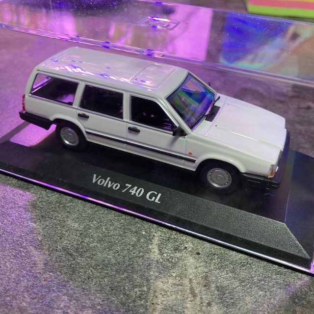 1/43 ボルボ 740 ブレーク 1986ホワイト「MINICHAMPS」