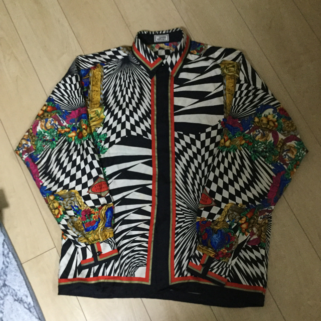 最大94%オフ! VERSACE ベルサーチ ヴェルサーチシルクシャツ