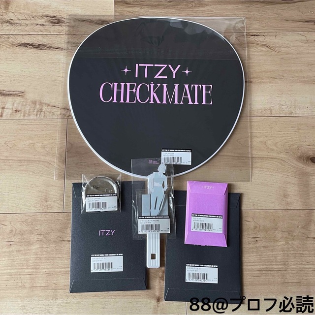 ITZY(イッチ)の【専用】ITZY「THE 1ST WT <CHECKMATE> in JP」① エンタメ/ホビーのタレントグッズ(アイドルグッズ)の商品写真