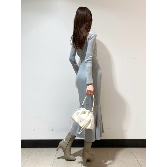 日時指定 SNIDEL シアーブロッキングニットワンピース サックス opri.sg