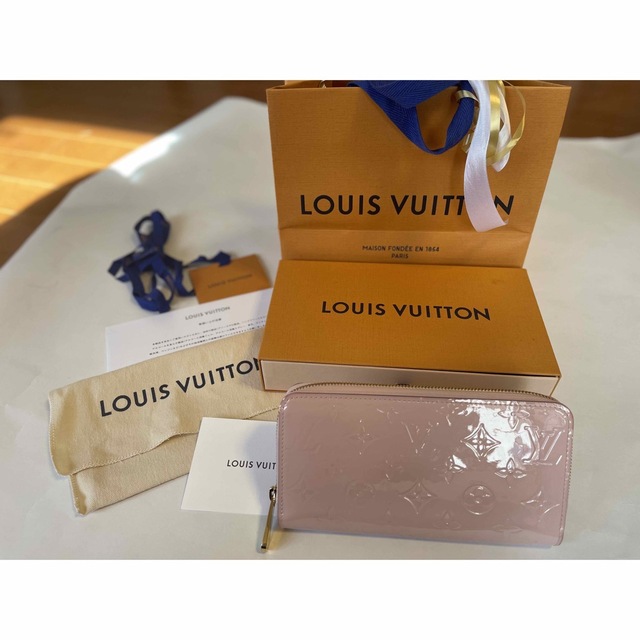 【極美品一式付き】LOUISVUITTON ヴェルニ　ジッピーウォレット　ピンク