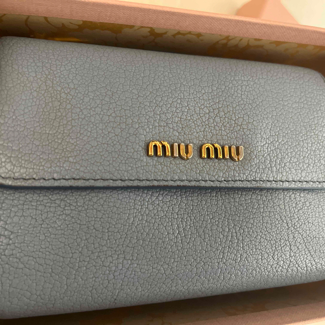 miumiu(ミュウミュウ)の【美品】miumiu ブルー　財布 レディースのファッション小物(財布)の商品写真
